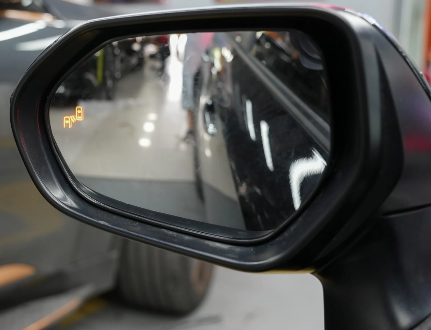 canh bao diem mu tren xe Toyota Altis
