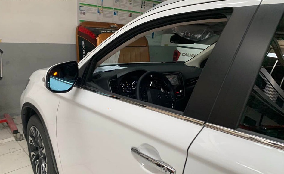 he thong canh bao diem mu bsm Mitsubishi Outlander