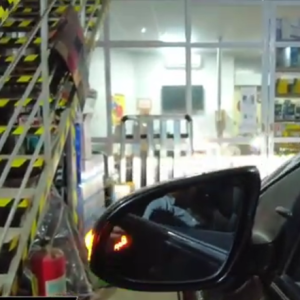 canh bao diem mu tren xe Toyota Altis