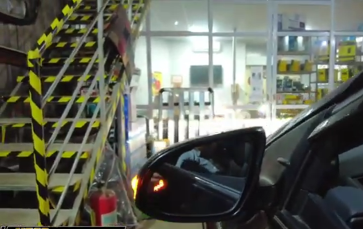 canh bao diem mu tren xe Toyota Altis
