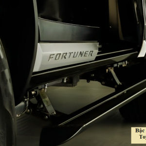 bac dam dien tu dong Toyota Fortuner